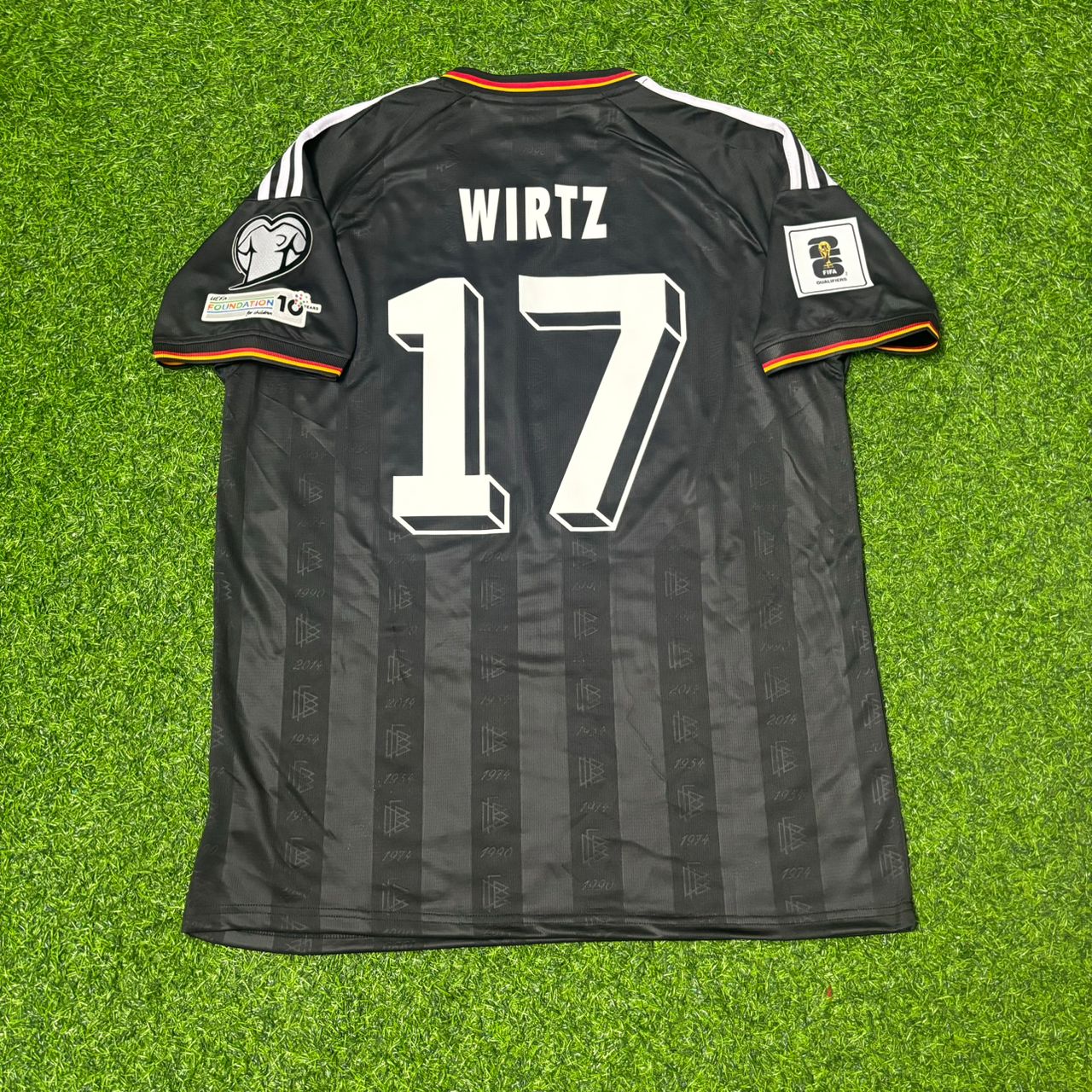 Florian Wirtz #17 Deutschland WM 2026 Black Style Fußballtrikot